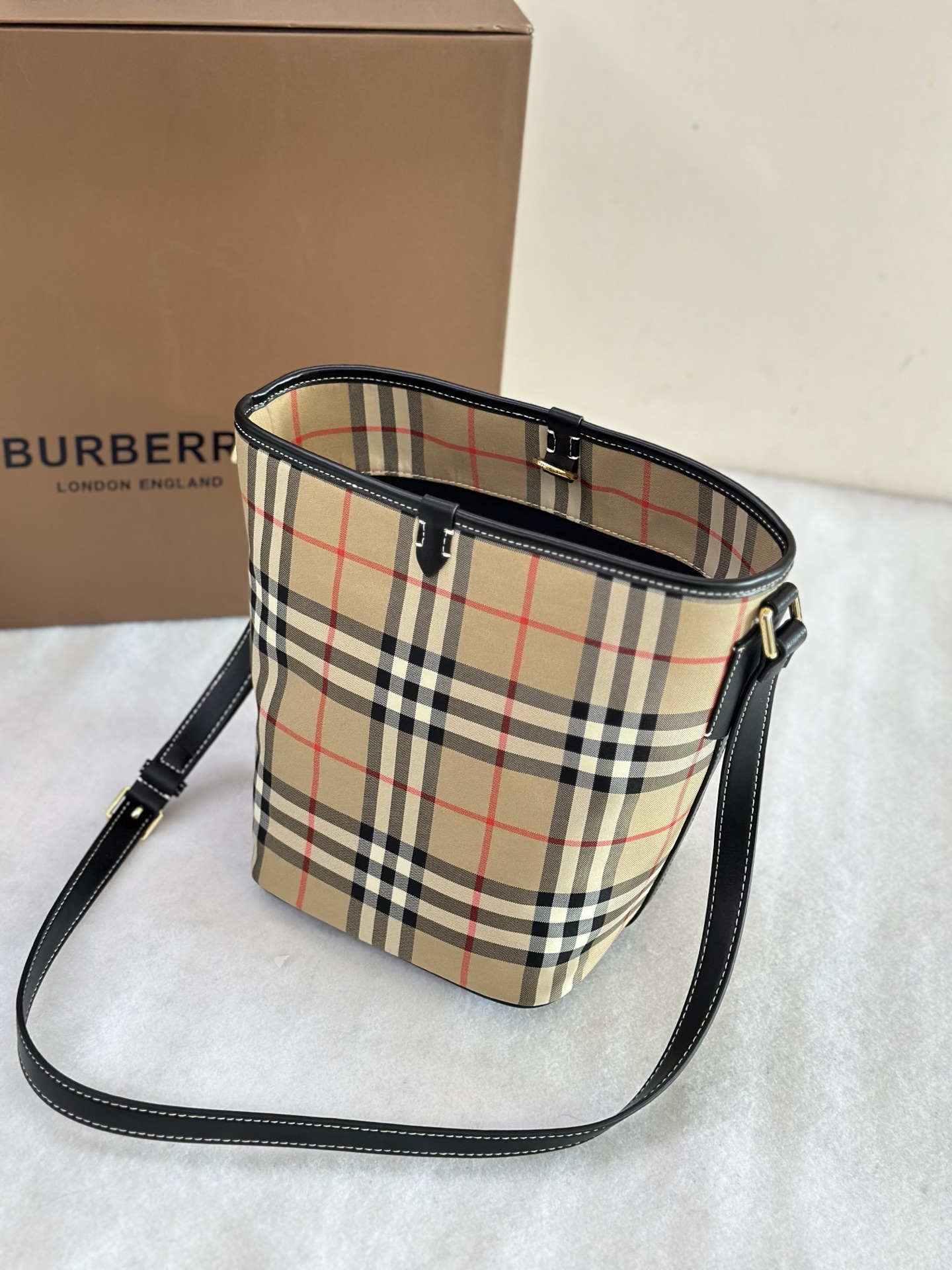 Bv*b*rry bucket-16x15x23cm