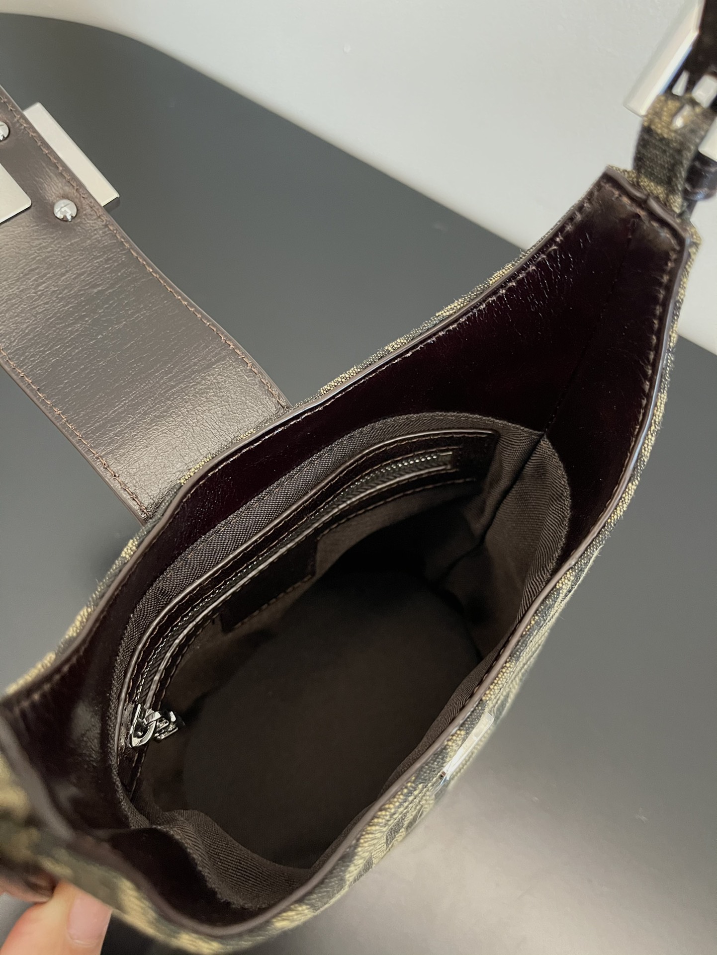 F**di vintage handbags-21x10x14cm