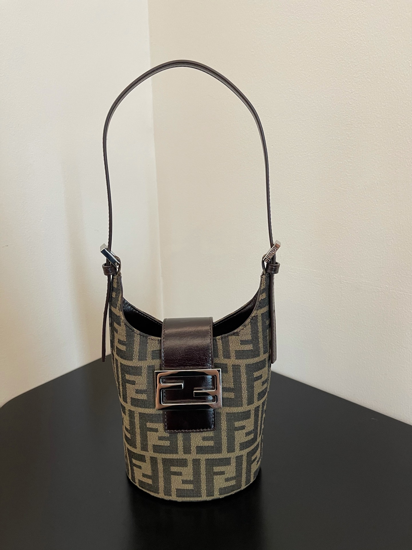 F**di vintage handbags-21x10x14cm