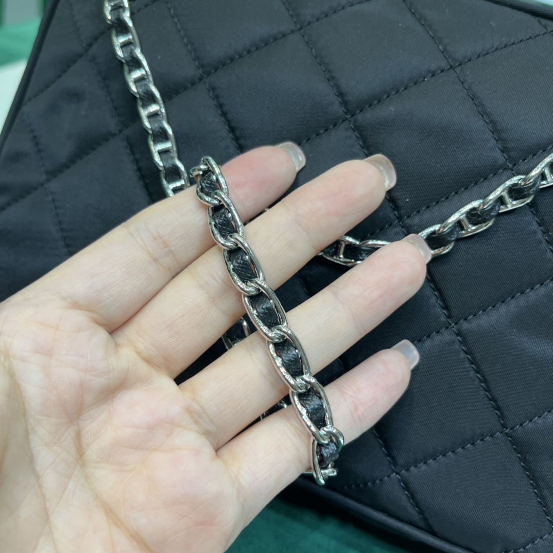 Pradα Vintage Handbags 1BH910