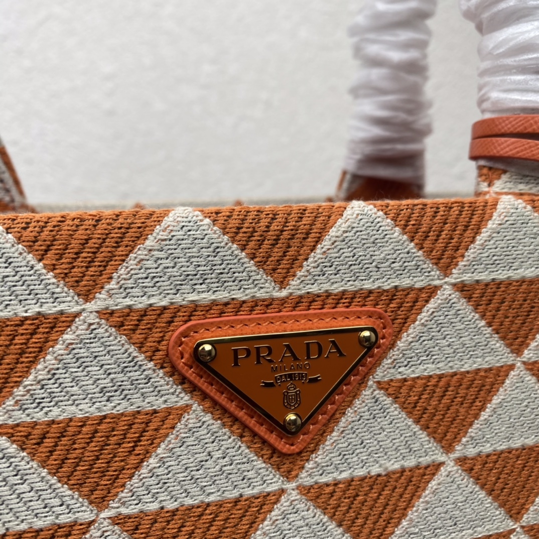 Pra*a small tote in saffiano leather 1ba356-39*31*11cm