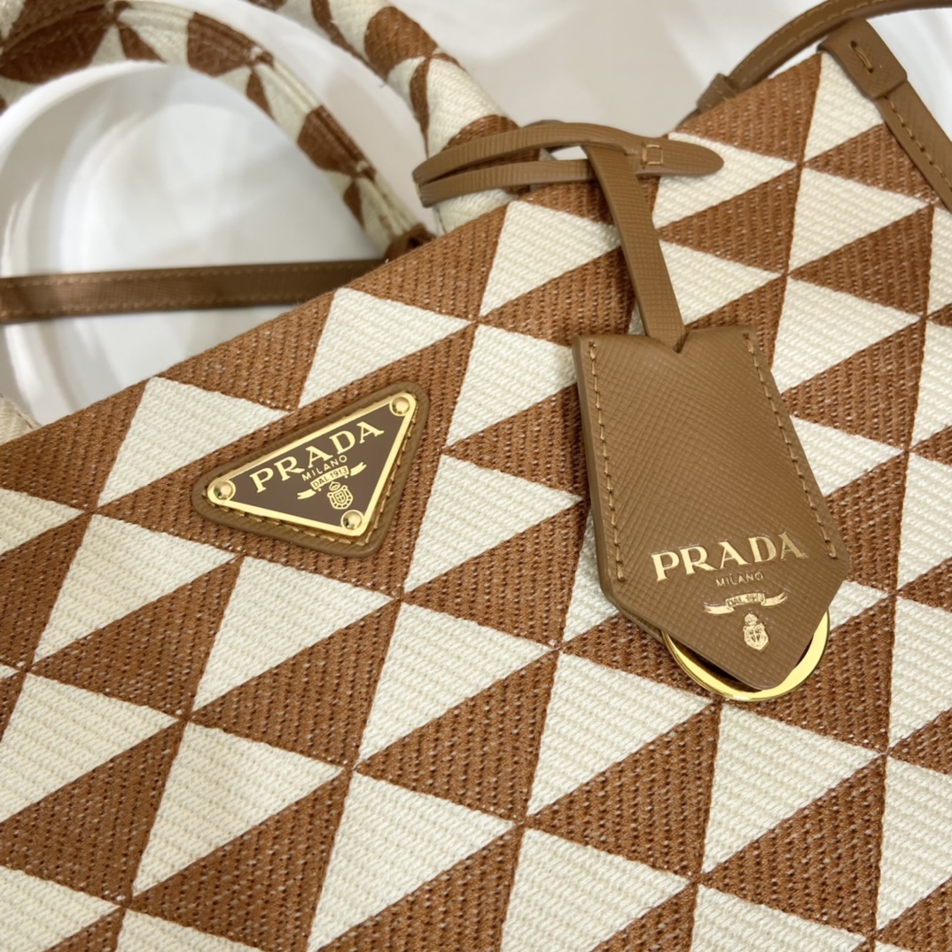 Pra*a small tote in saffiano leather 1ba354-28*22*9cm