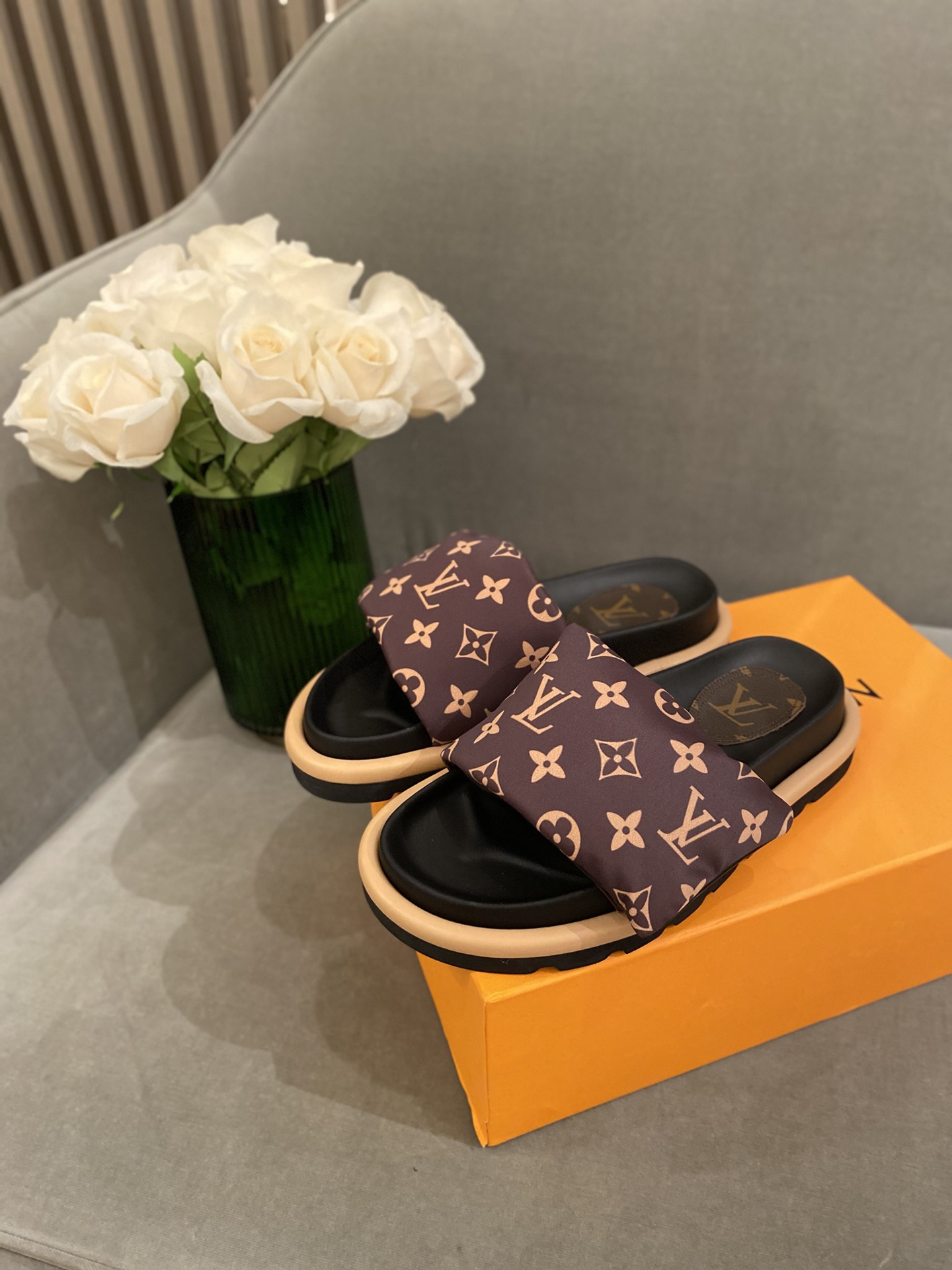 l0*is V*t0n sandals