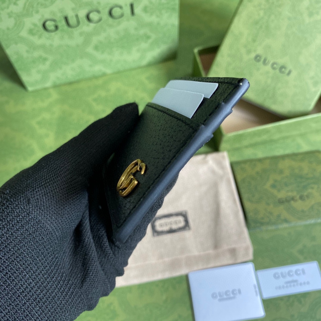 G*u*i wallet-10*7.5cm