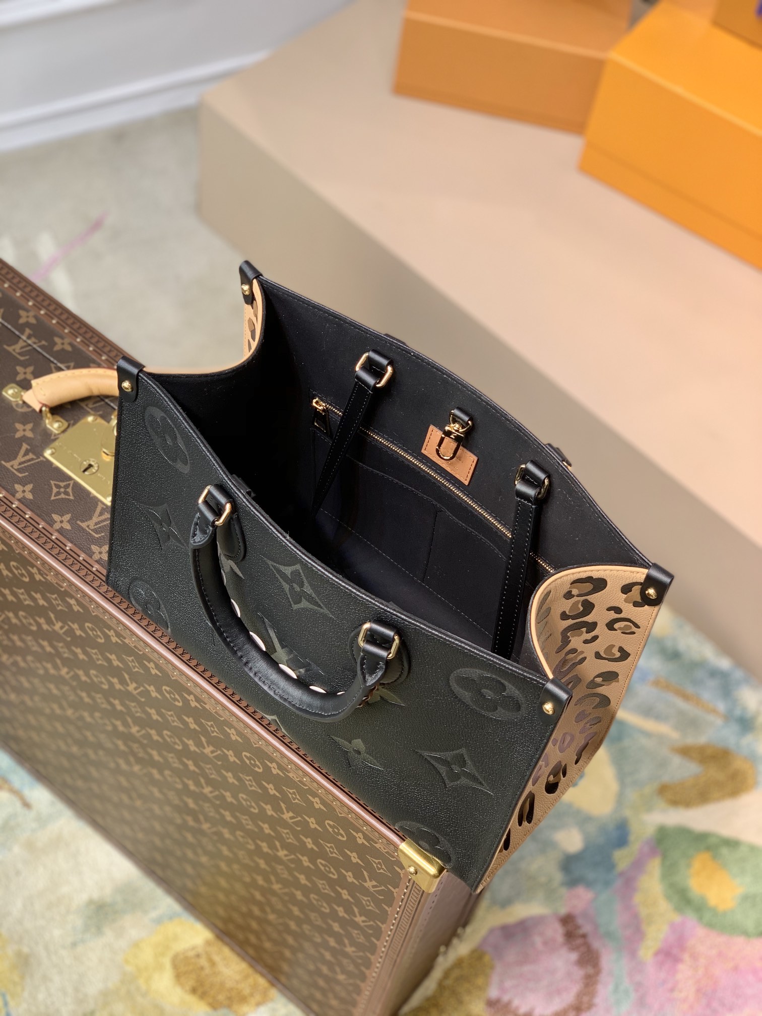 l0*is V*t0n small onthego handbag-35*28*15cm