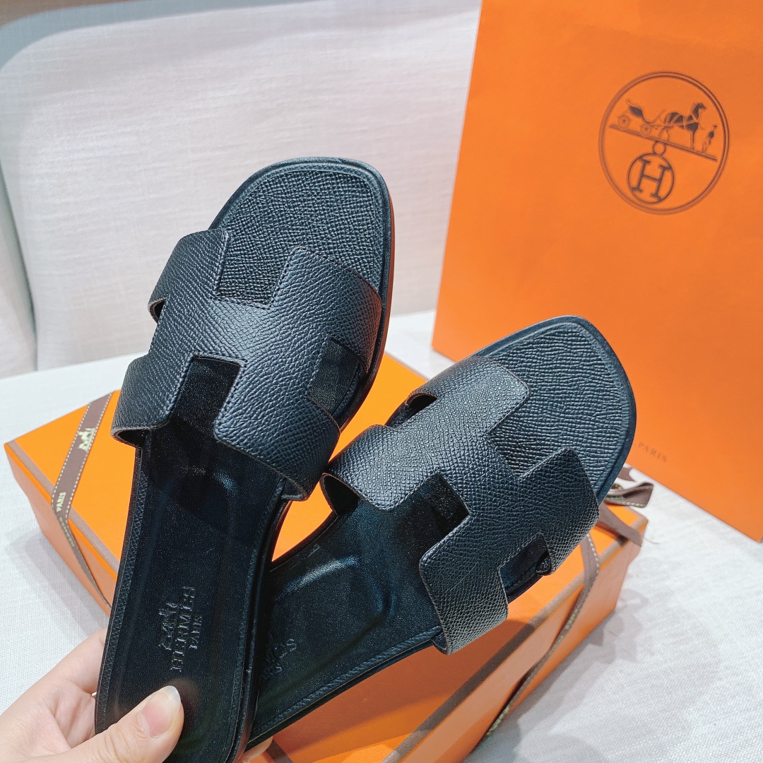 H**mes slippers