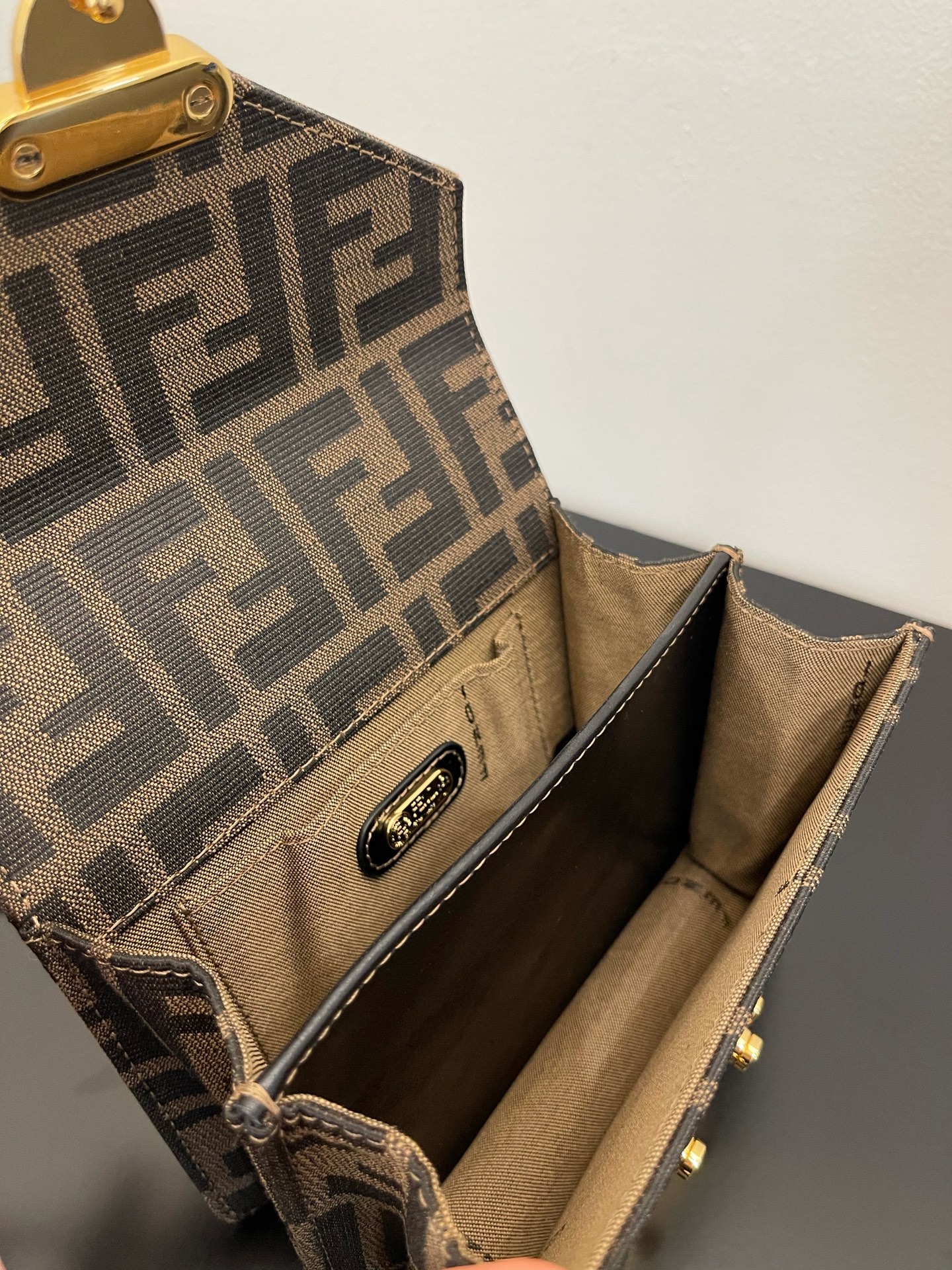 F**di vintage handbags-14.5x12x7cm