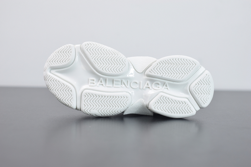 Ba*len*cia*ga triple s