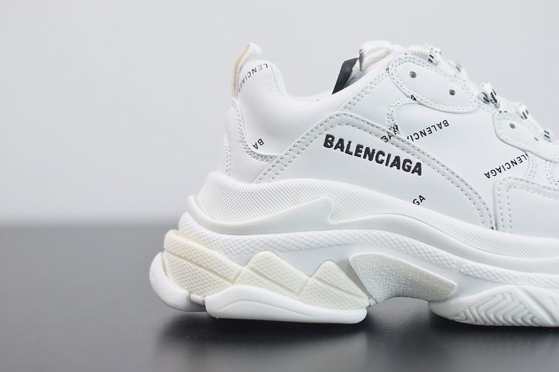Ba*len*cia*ga triple s