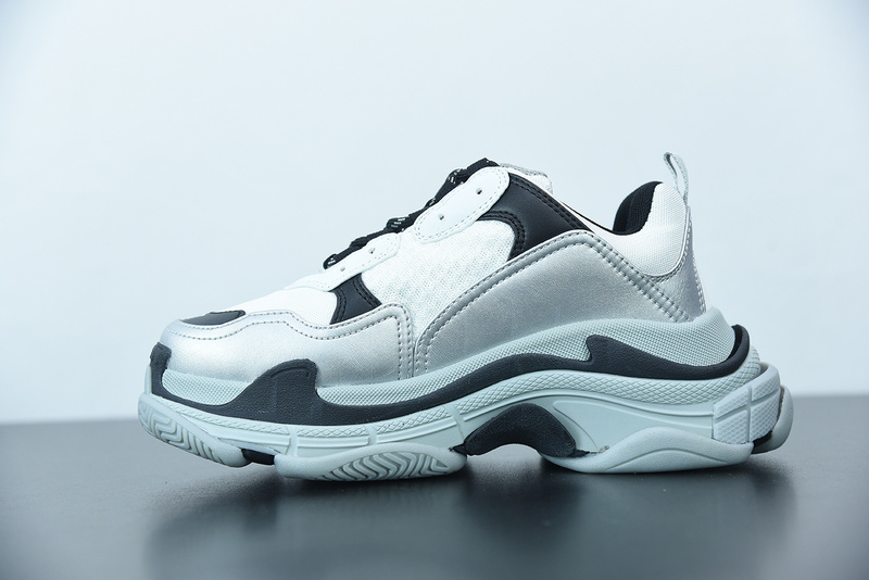 Ba*len*cia*ga triple s
