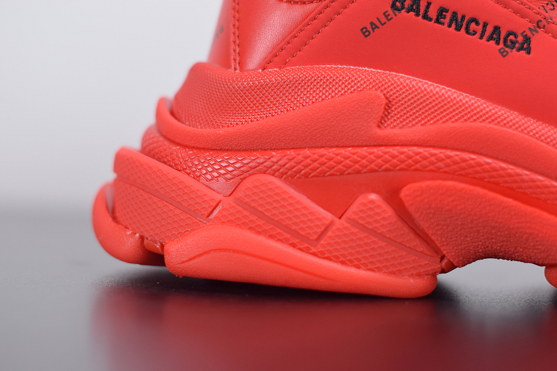 Ba*len*cia*ga triple s