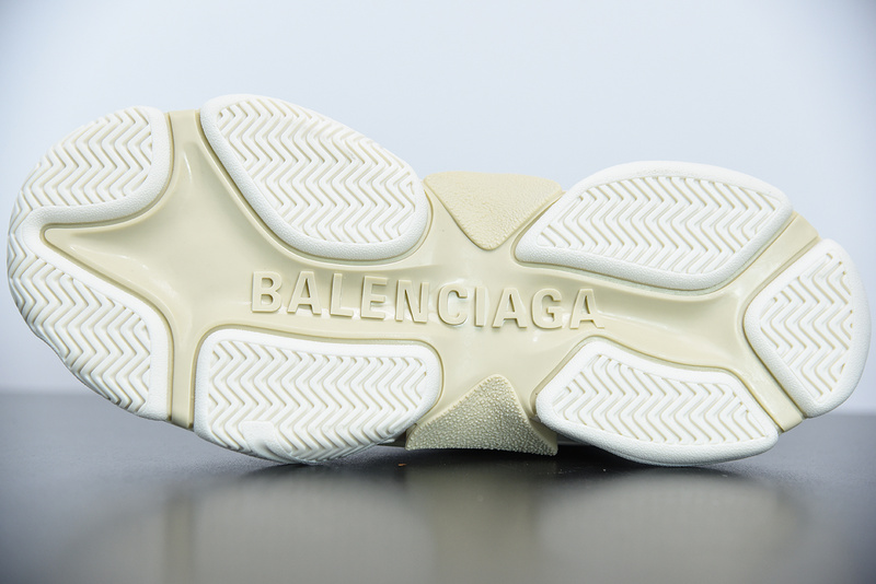 Ba*len*cia*ga triple s