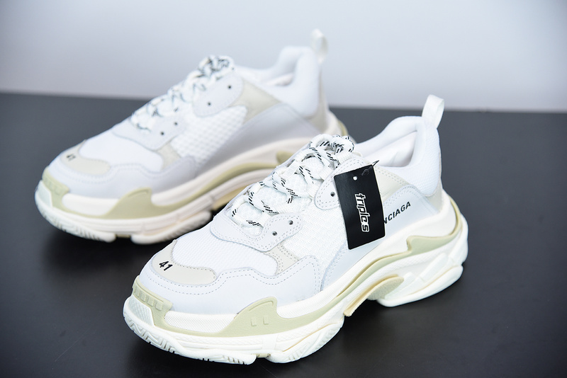 Ba*len*cia*ga triple s
