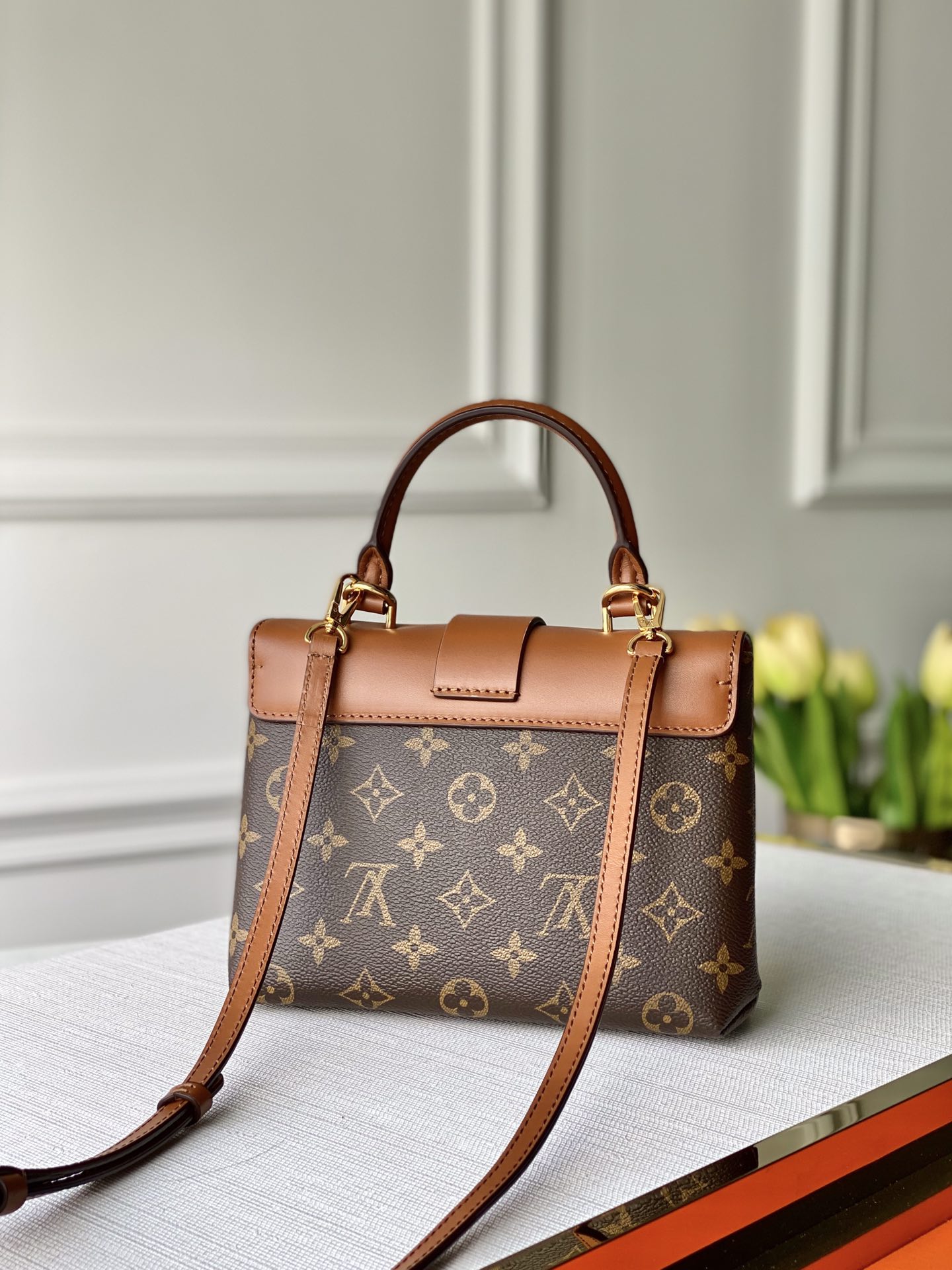 l0*is V*t0n locky bb bag -21* 17.0*8cm
