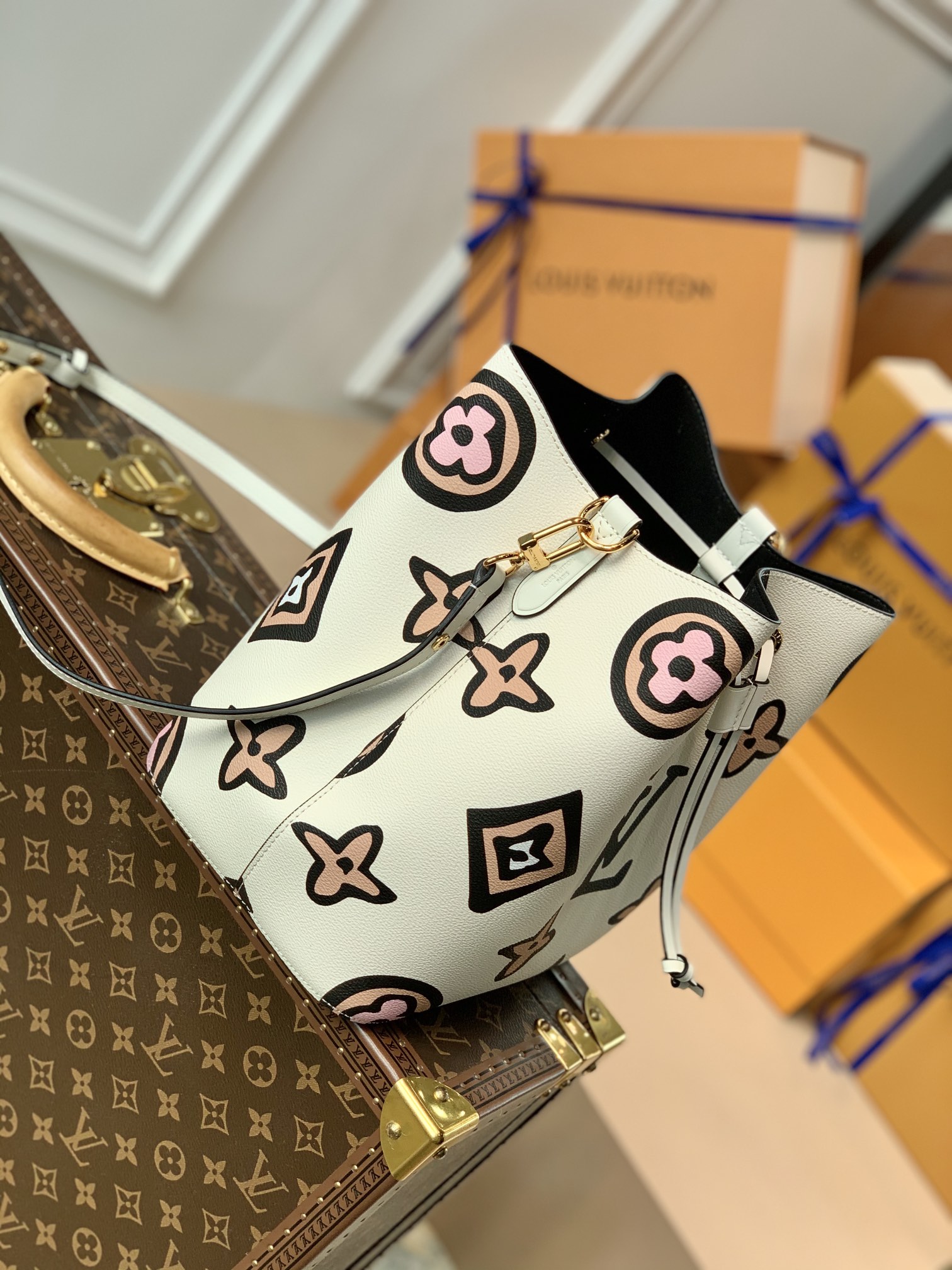 l0*is V*t0n wild at heart néonoé bucket bag -26x22x27cm