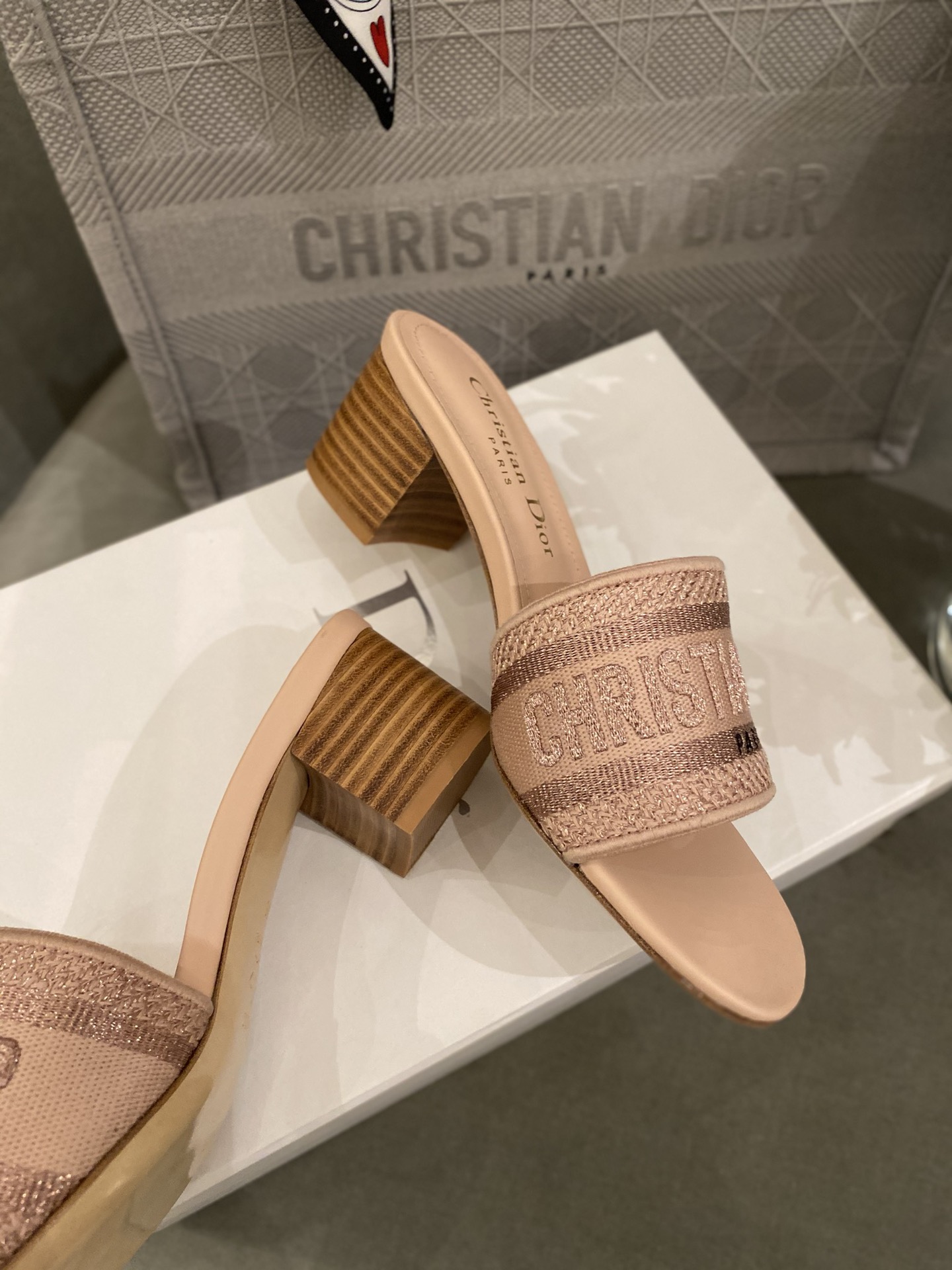 D*or slippers