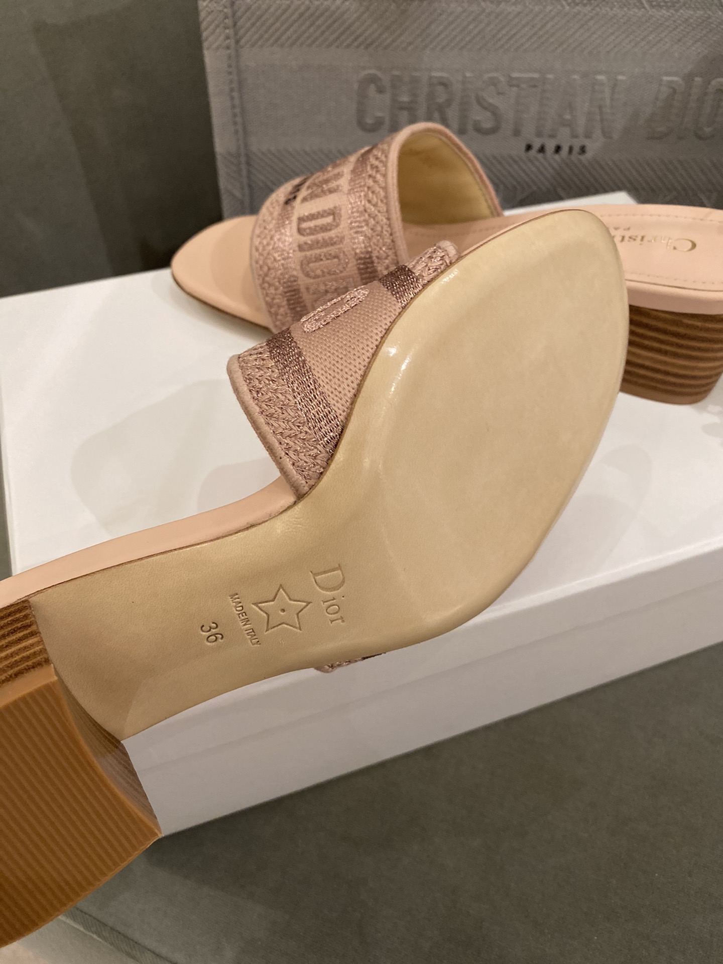 D*or slippers