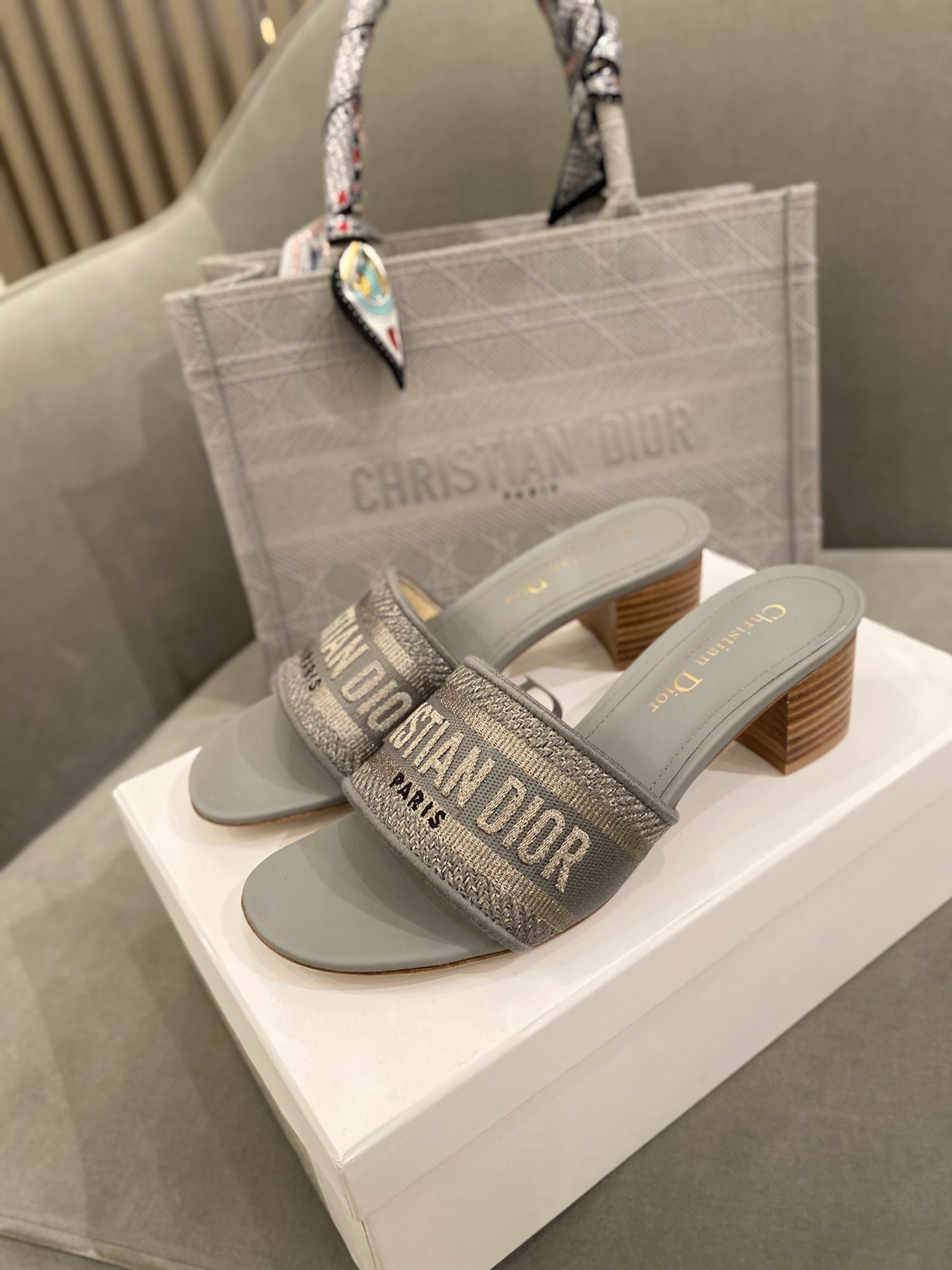 D*or slippers