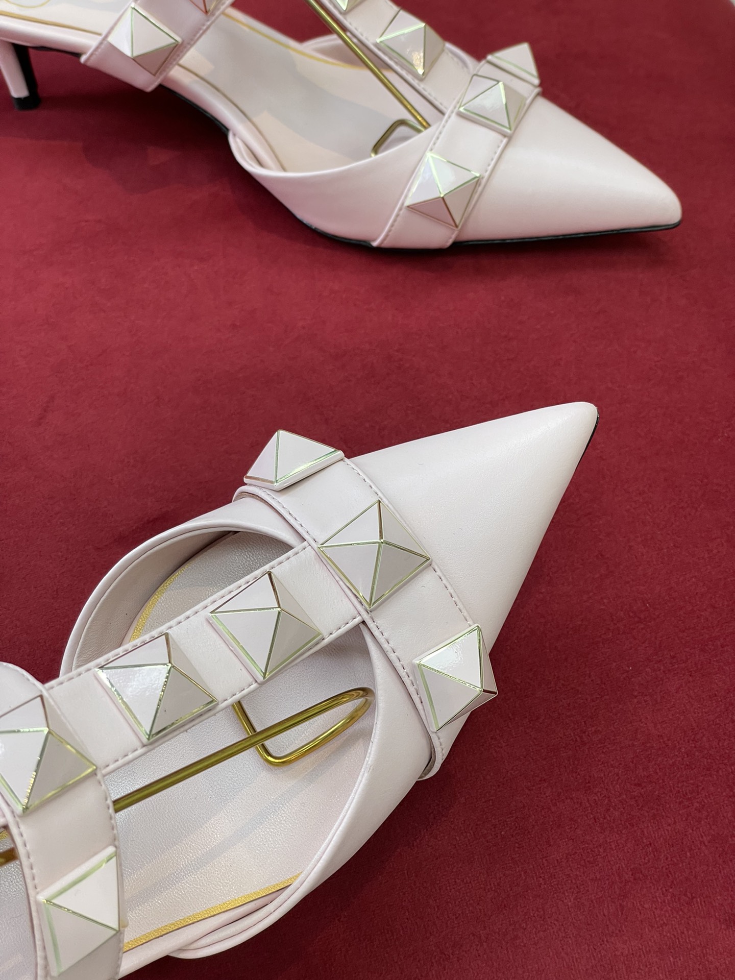 Va1e*ntin0 2022ss heels(size:35-42)
