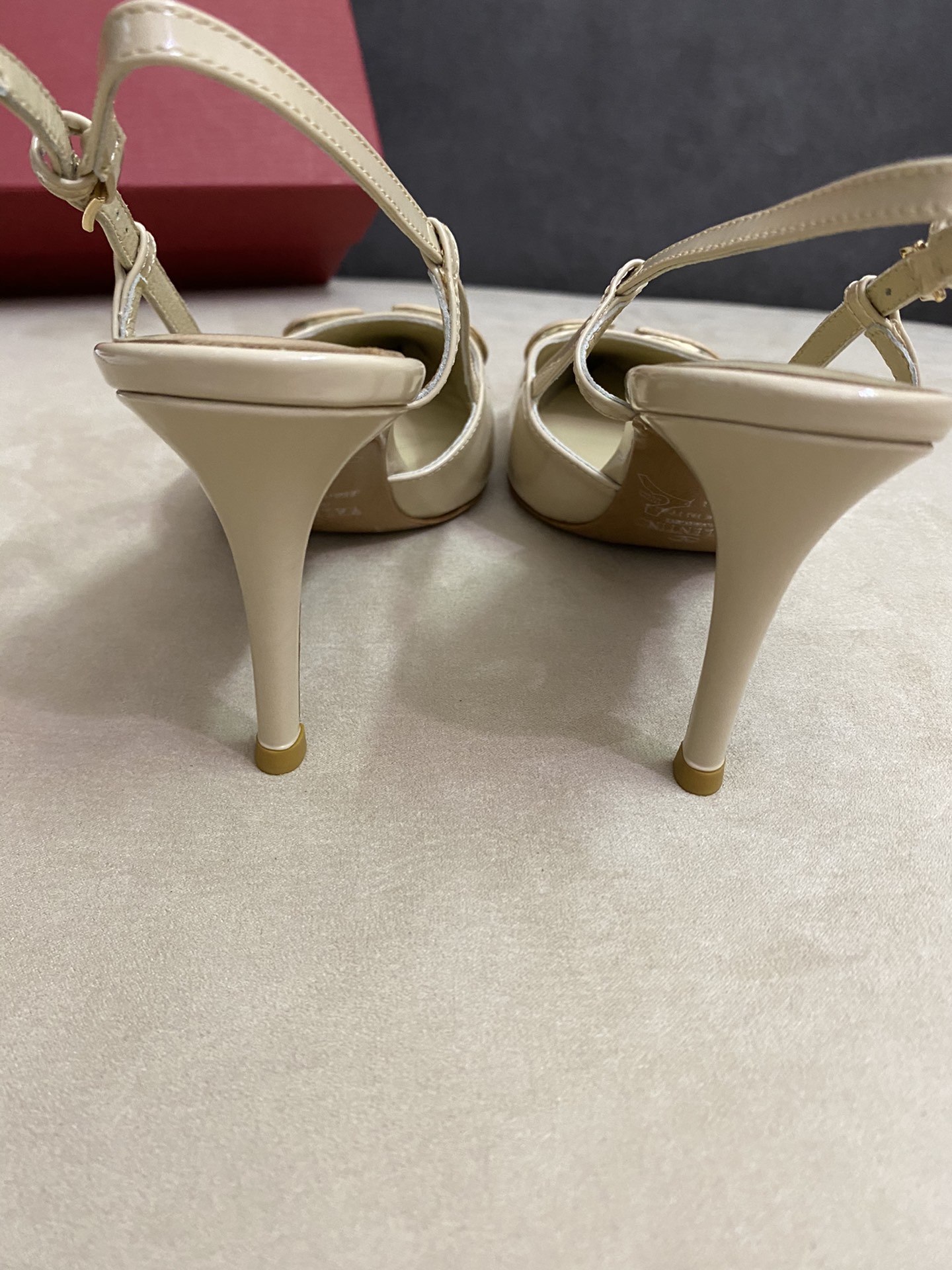 Va1e*ntin0 heels