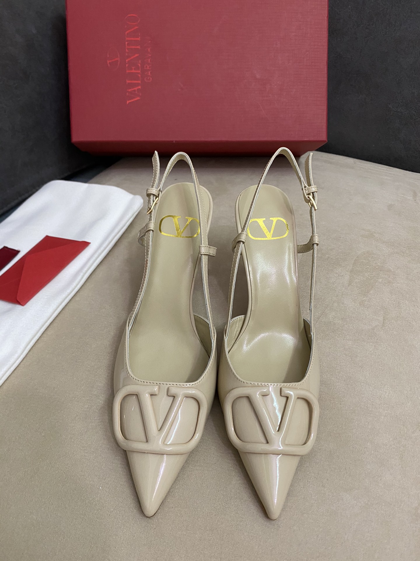 Va1e*ntin0 heels