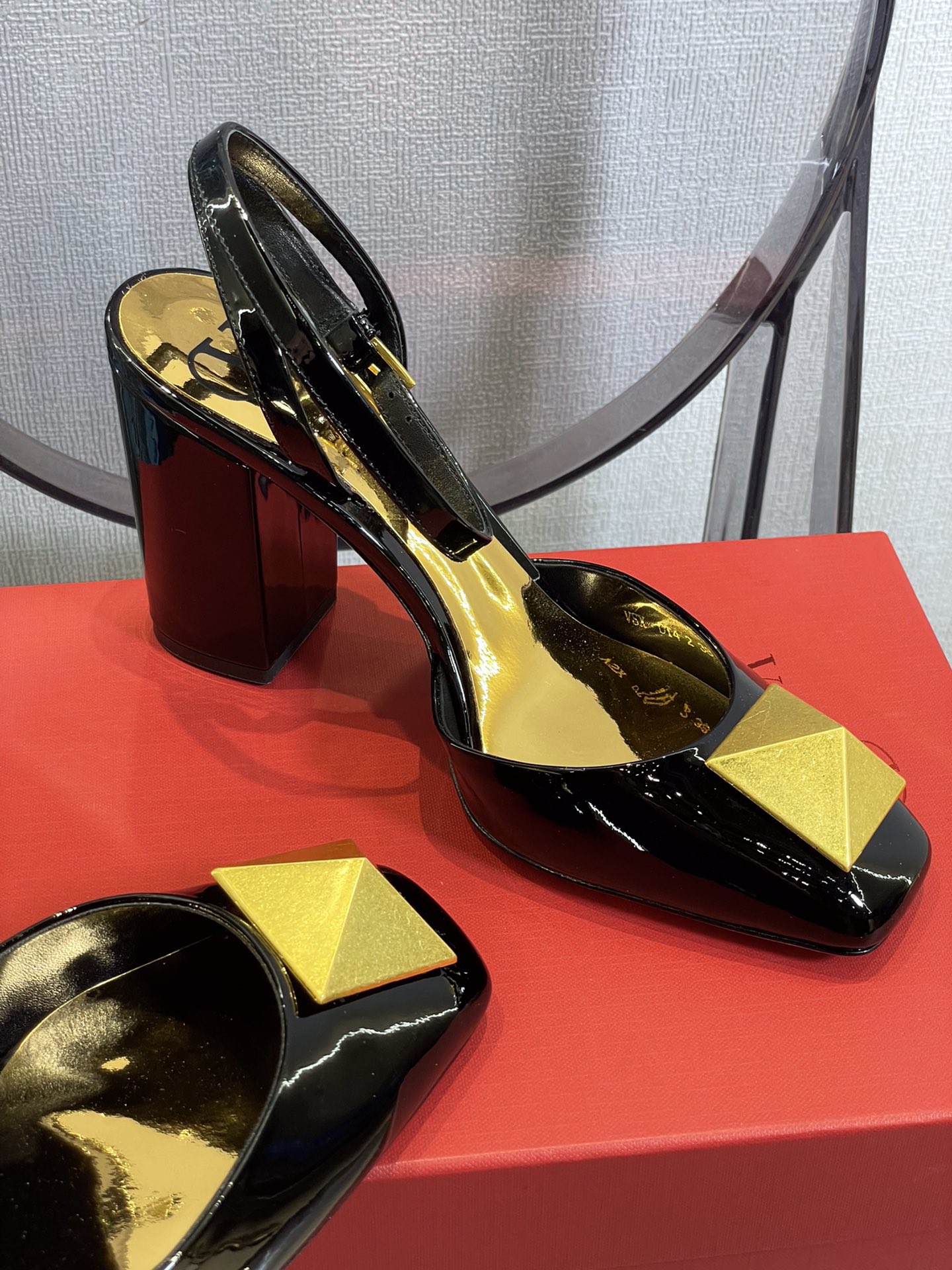 Va1e*ntin0 2022ss heels