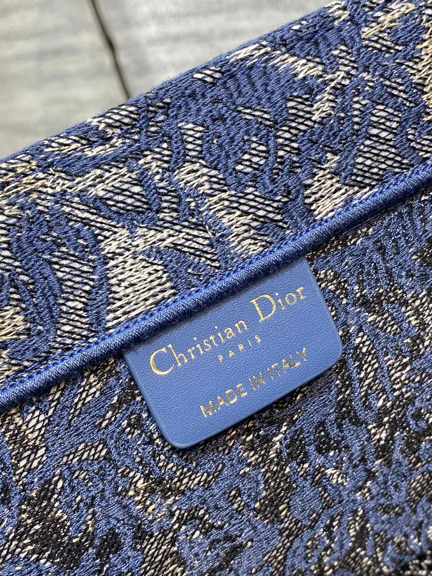 D*or book tote
