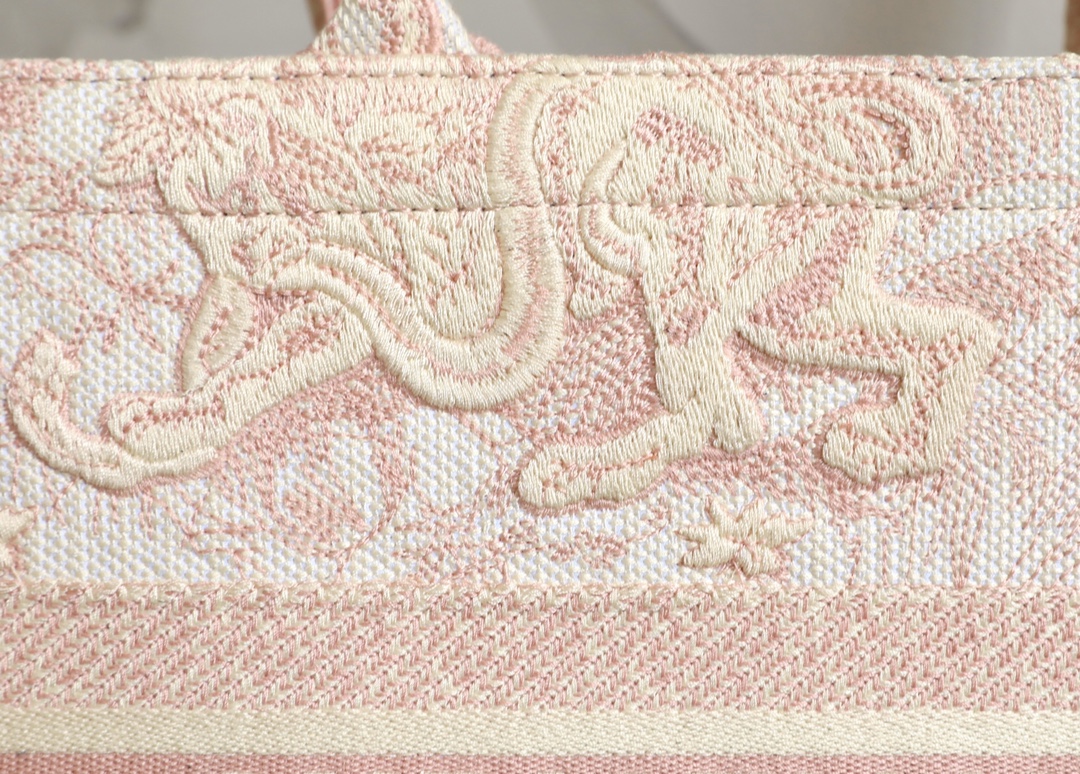 D*or small book tote-36.5cm