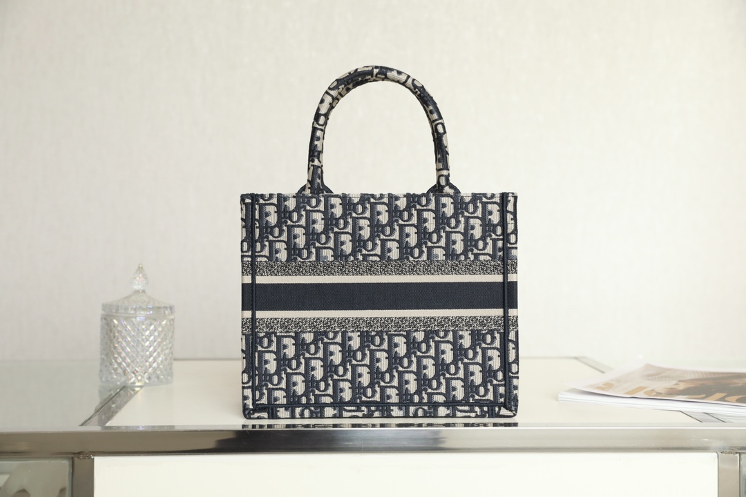 D*or small book tote-26*8*22cm