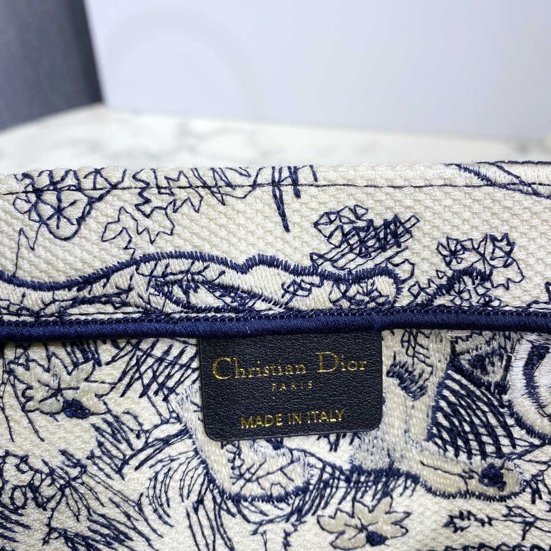 D*or small book tote-36.5cm