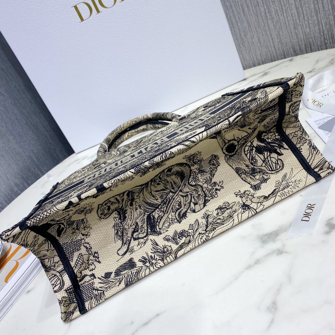 D*or small book tote-36.5cm