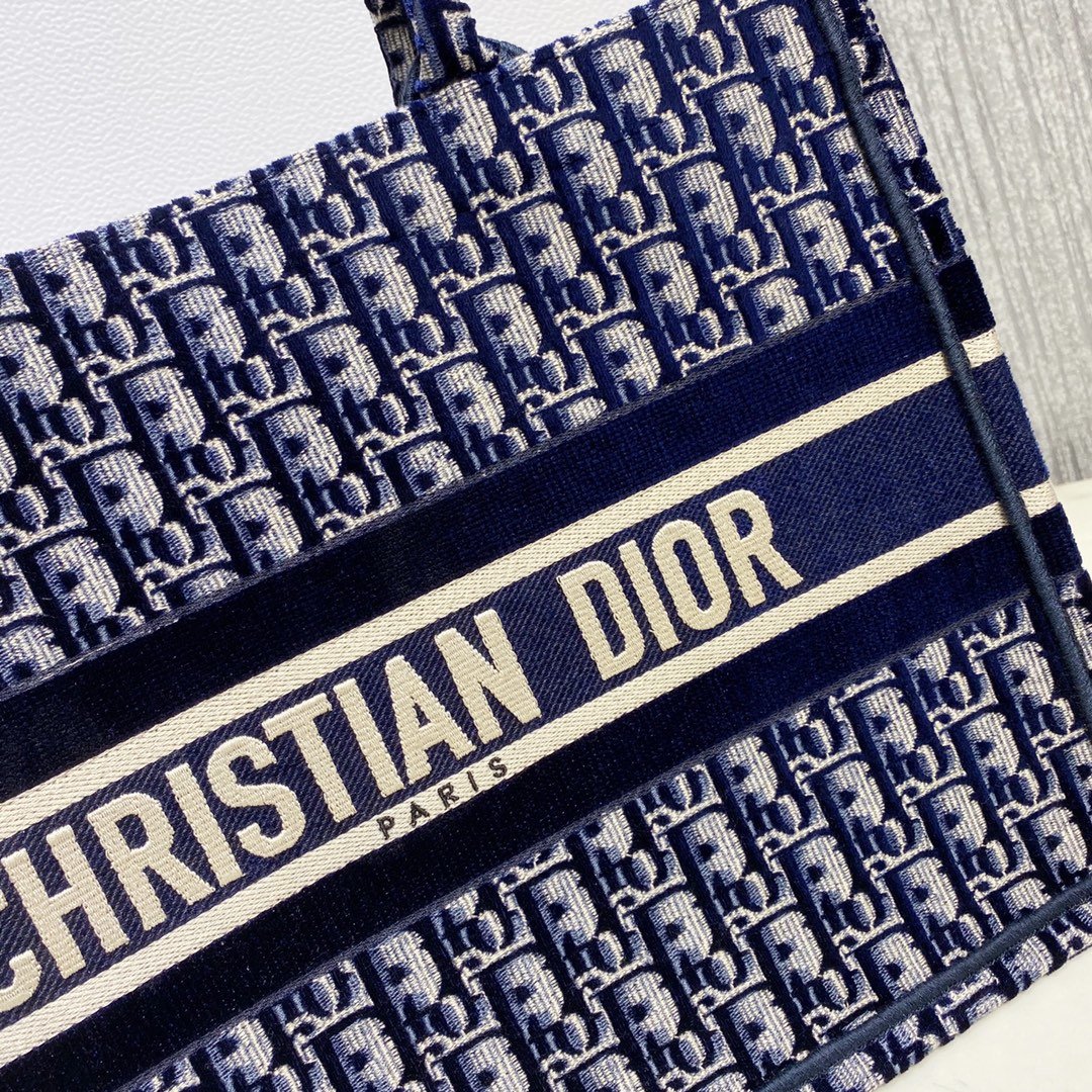 D*or small book tote-36.5cm