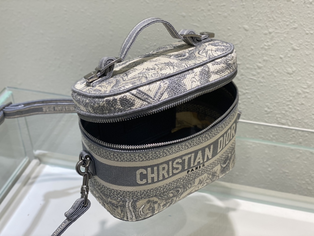 D*or cosmetic bag-18*.5*13*10.5cm