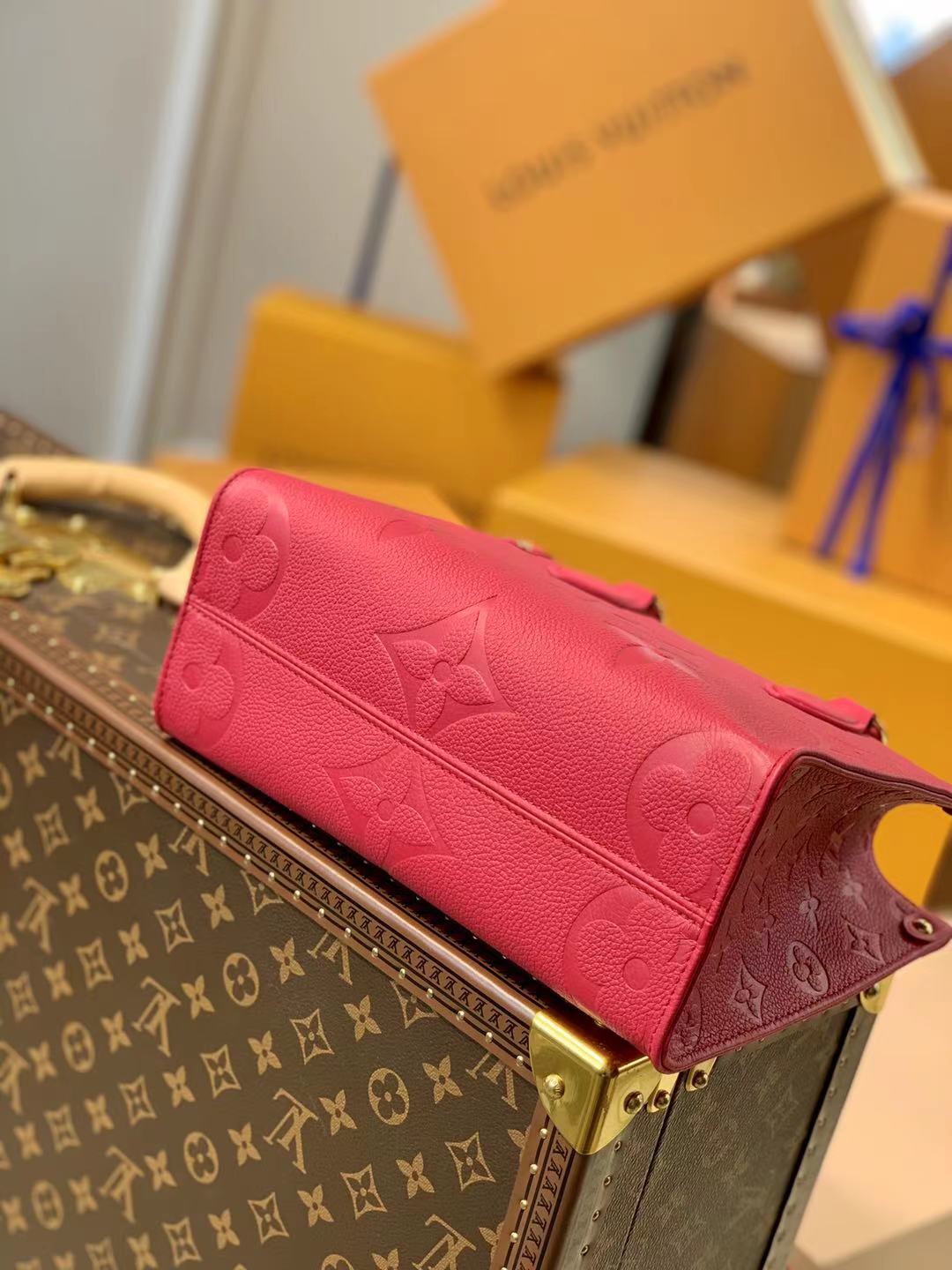 l0*is V*t0n onthego handbag-28*11*19cm