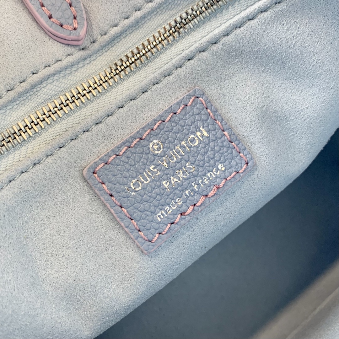 l0*is V*t0n onthego handbag-25*19*11.5 cm