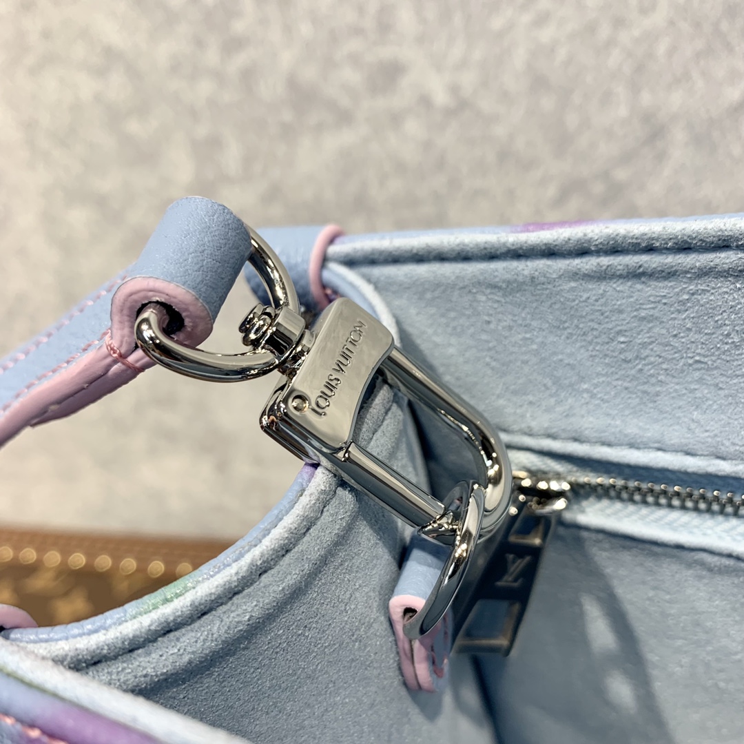 l0*is V*t0n onthego handbag-25*19*11.5 cm