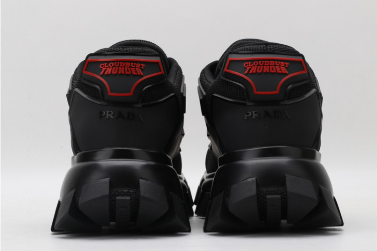 Pra*a sneaker