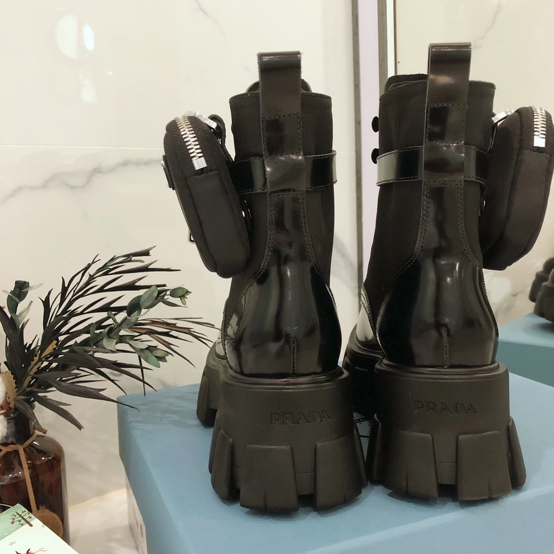 Pra*a 2020ss boots(shiny version)