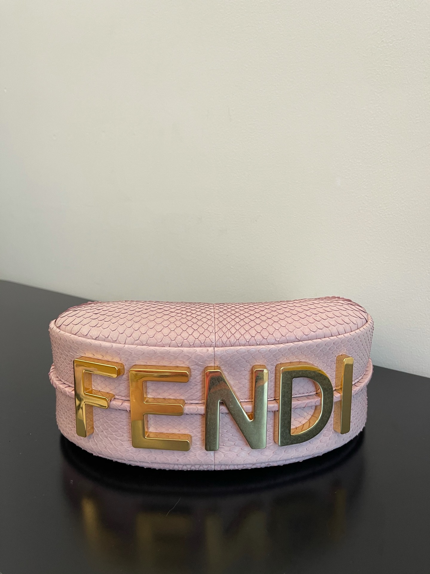 F**di praphy-29x24.5x10cm