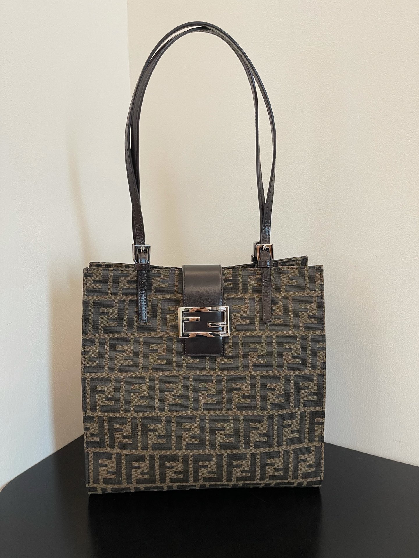 F**di vintage tote-28x28x11cm