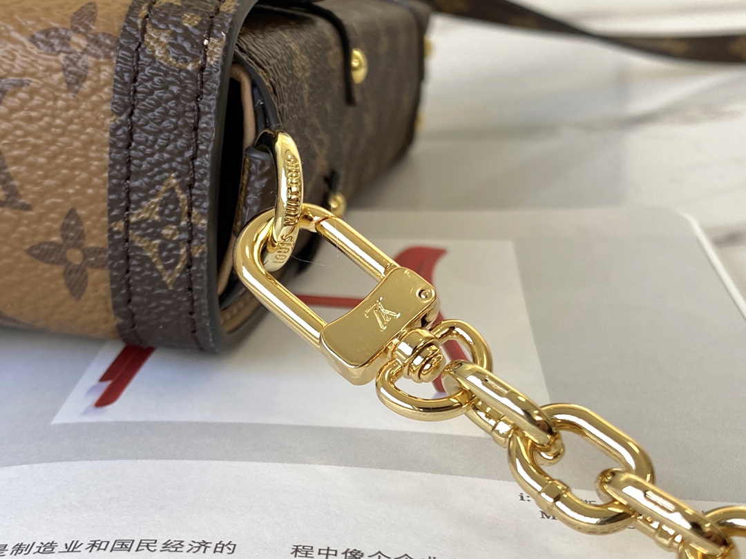 l0*is V*t0n trunk vertical-11*17.5*3.5cm
