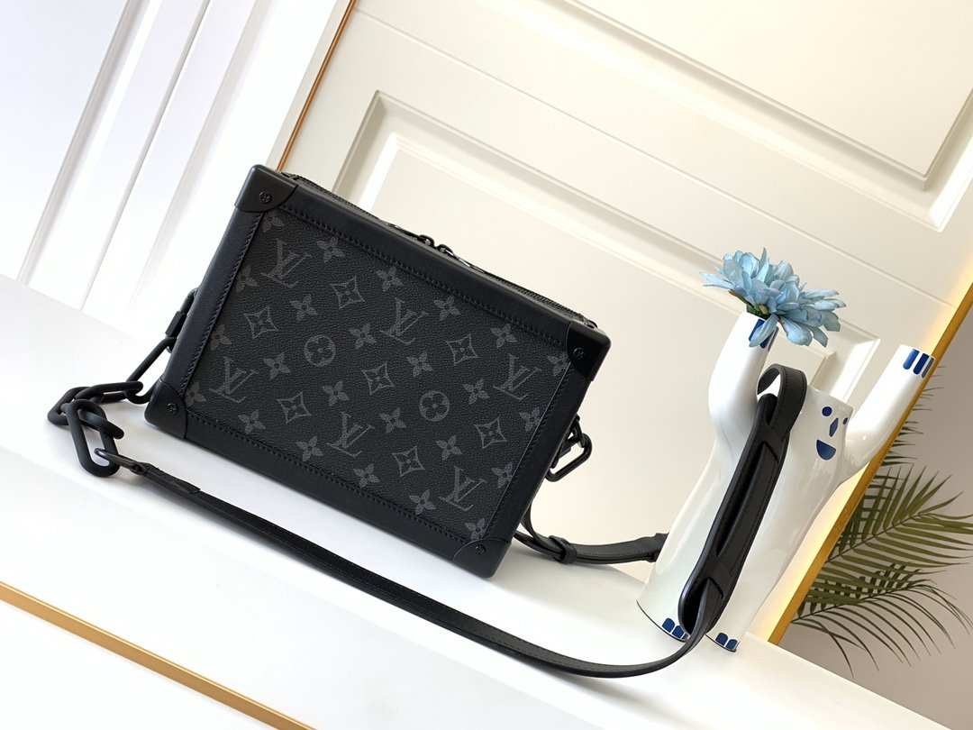 l0*is V*t0n soft trunk-25x17x9.5m