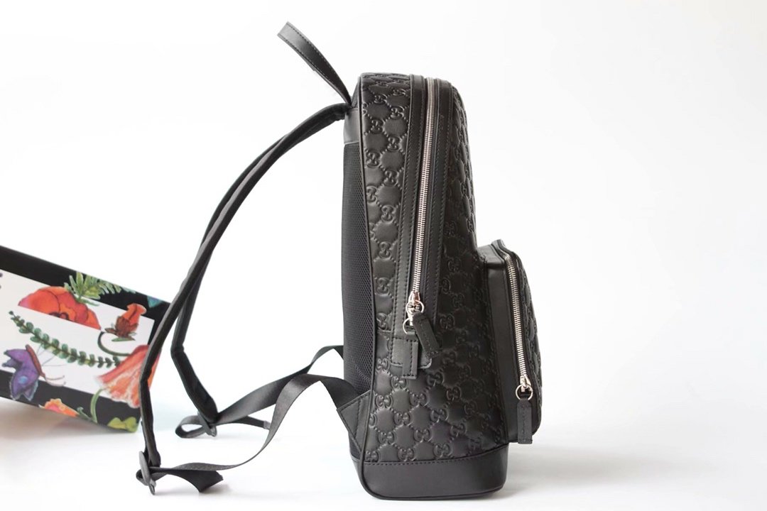 G*u*i backpack-32*41*15cm