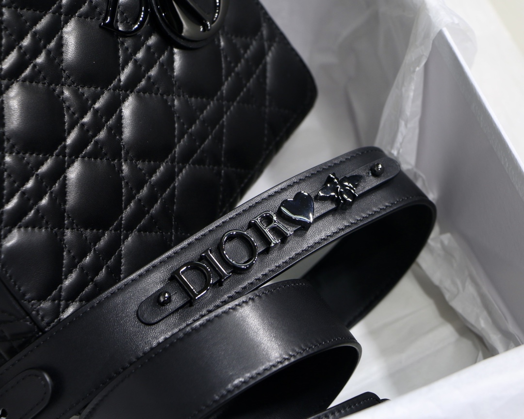 lady D*or bag-black hardware-20*16.5*8cm