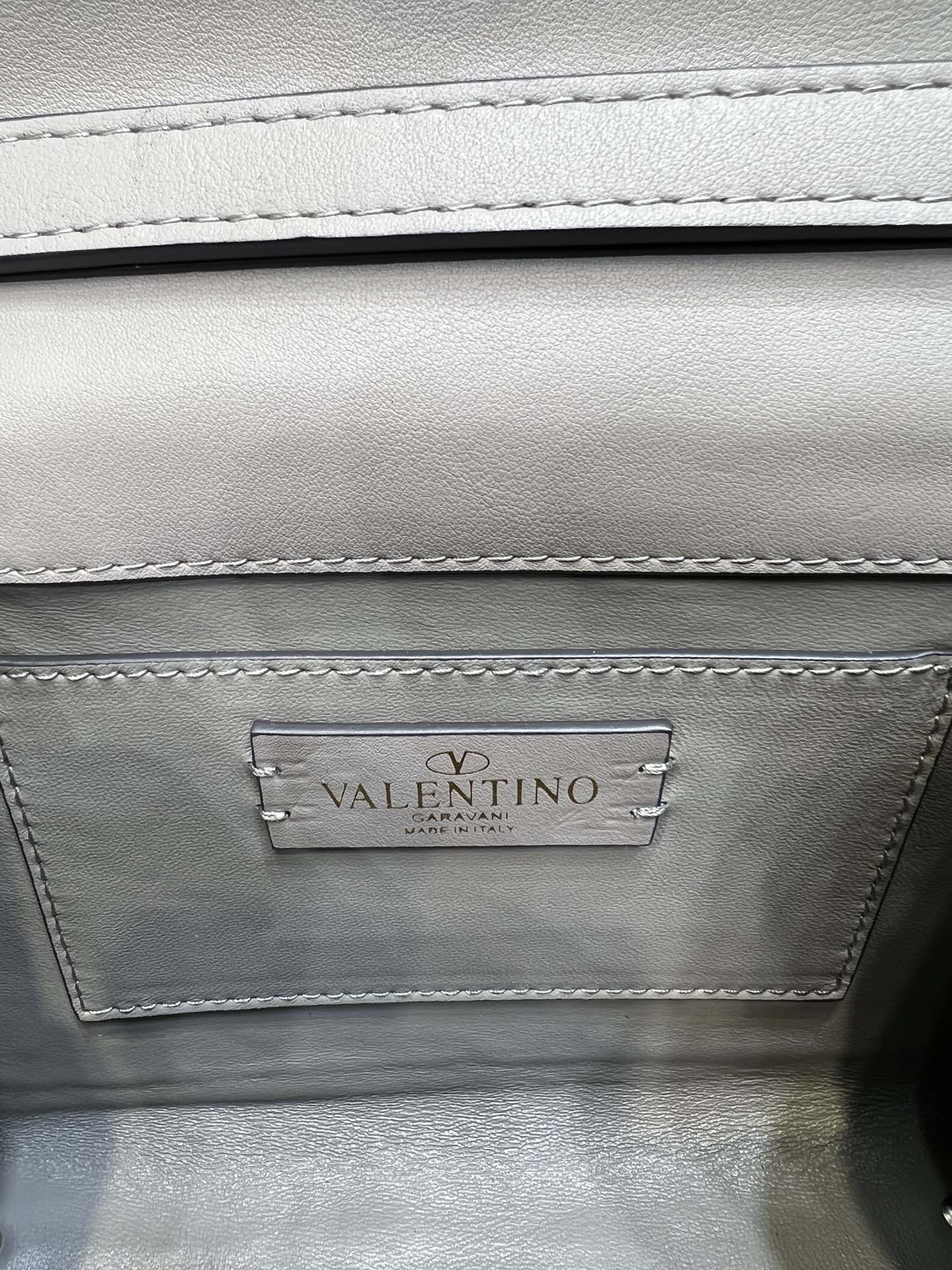Va1e*ntin0 vlogo signature chain bag-19*13*9cm