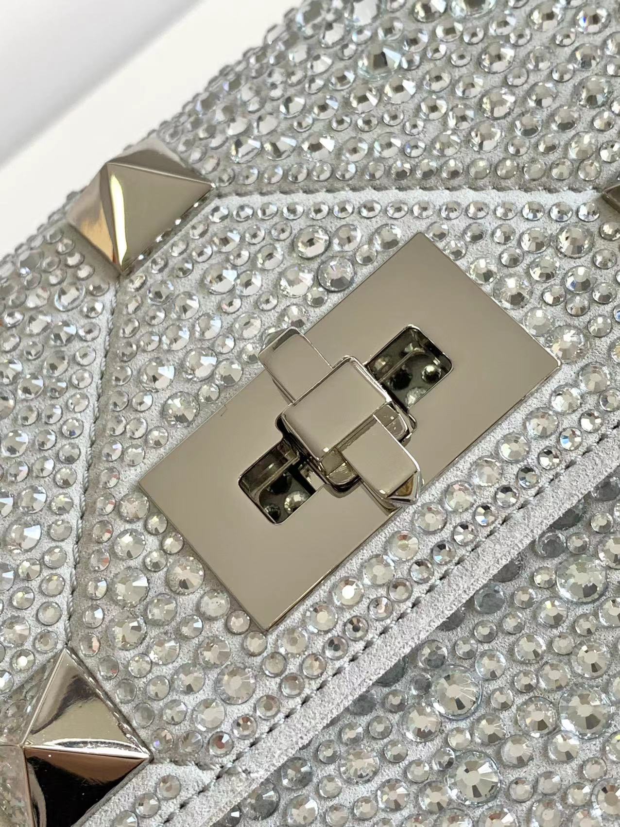 Va1e*ntin0 roman stud the soulder bag in nappa with chain-26x16x8cm