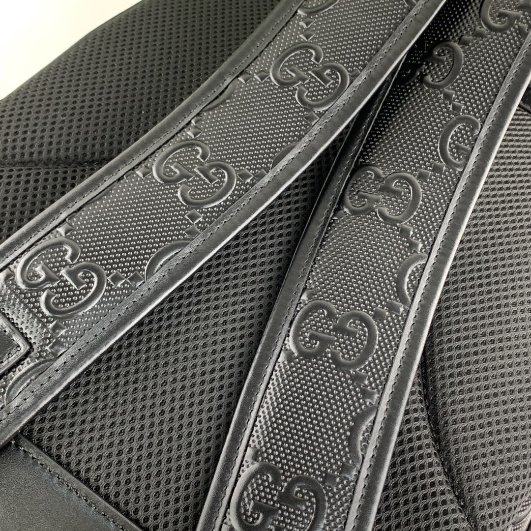 G*u*i backpack-27*37*13cm
