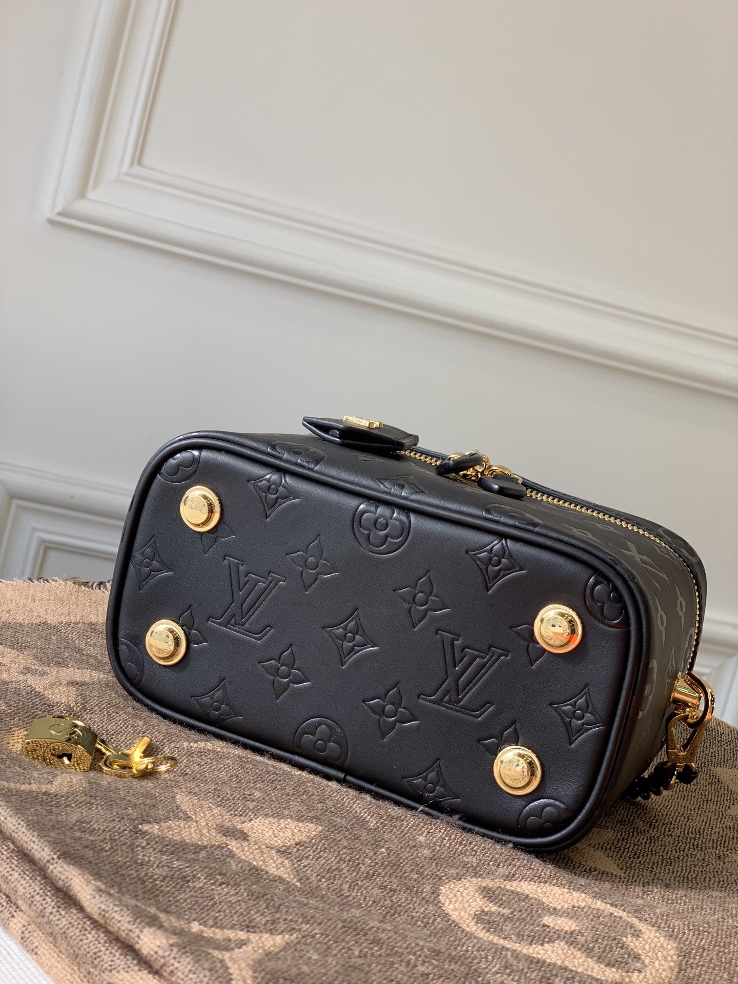 l0*is V*t0n cosmetic bag m42264-14*19*10cm
