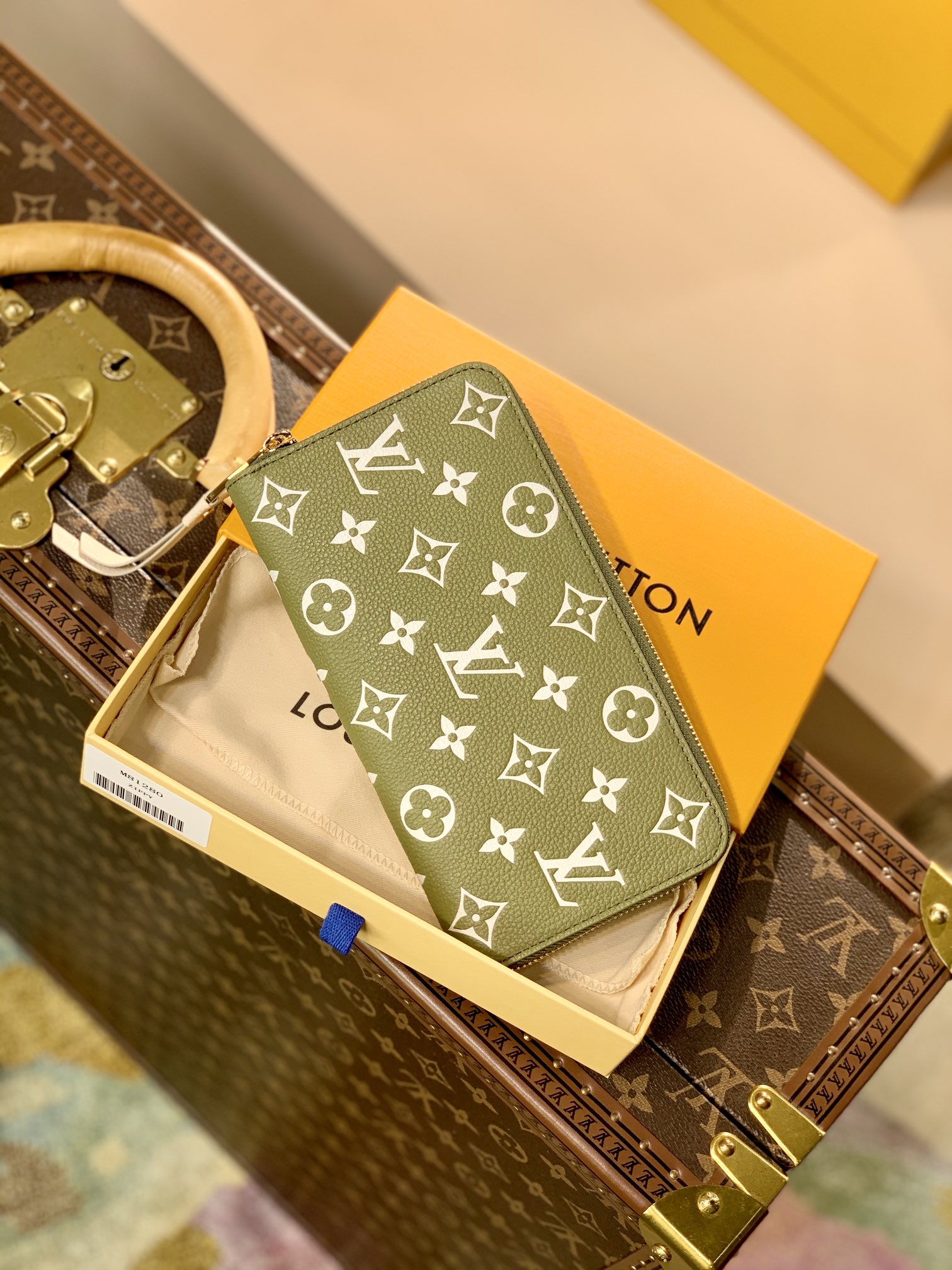 l0*is V*t0n spring in the city zippy wallet m81280-19.5x10.5x2.5cm