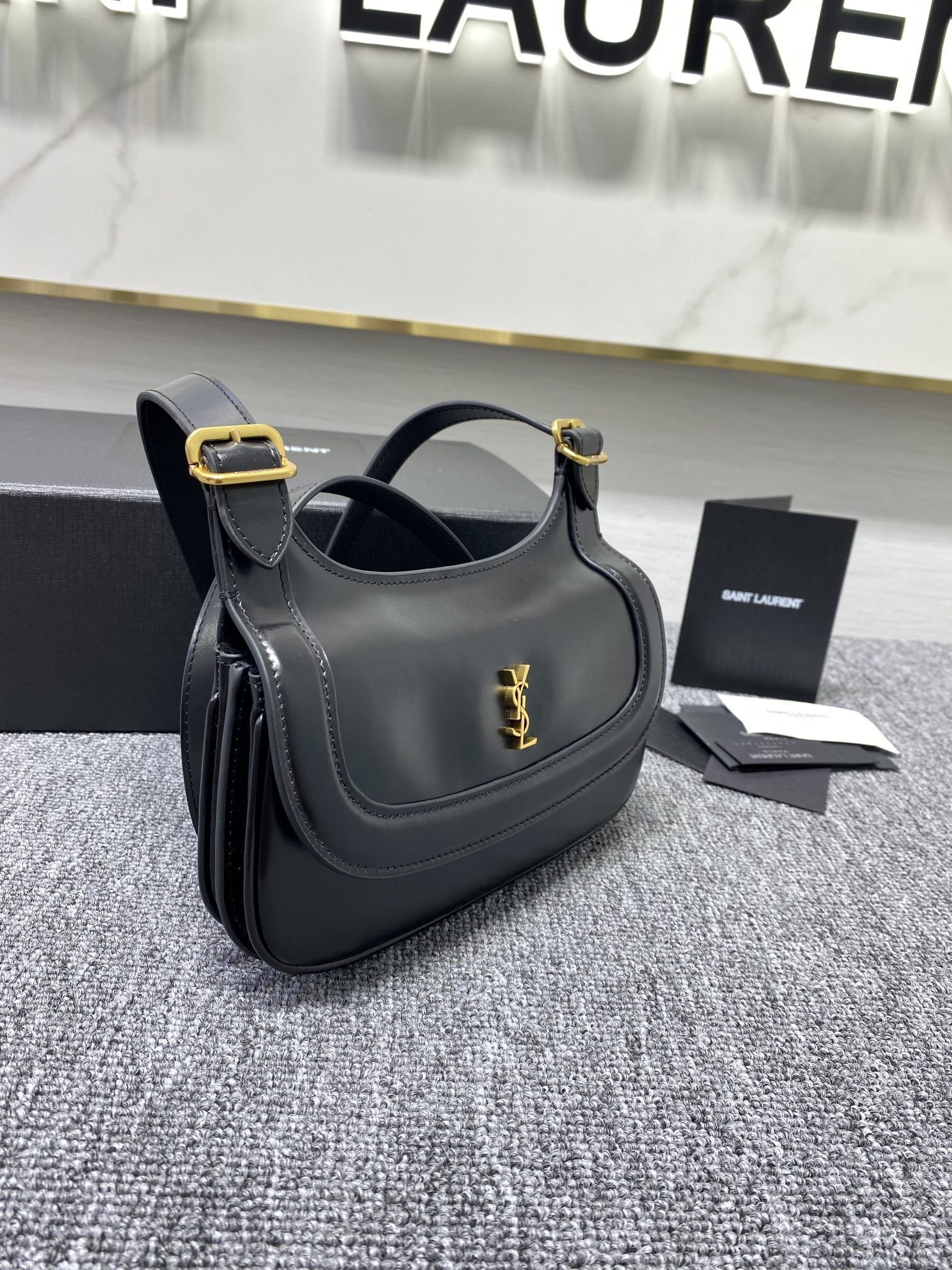 Va1e*ntin0 charlie handbags-18.5x13x3.5cm